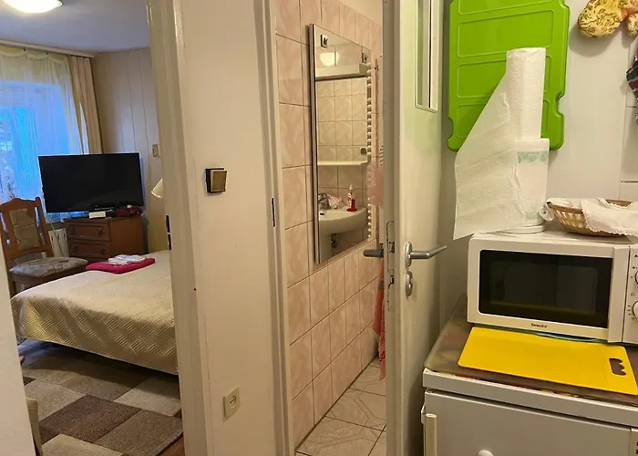 Azyl - Kazdy Z Wlasna Kuchnia I Lazienka Apartment